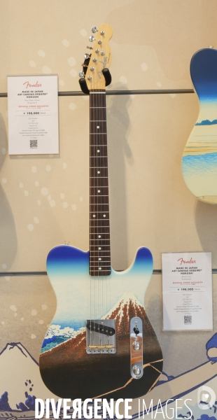 Fender japan sort 3 guitares art canvas hokusai