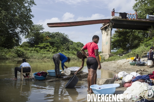 Frontiere de ouanaminthe, entre haiti et la republique dominicaine.