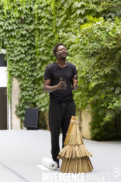 TRACES…  de Michael Disanka et Christiana Tabaro