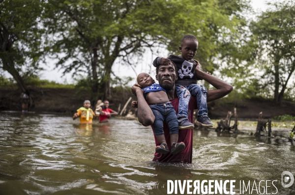 Passage de frontiere illegalement entre haiti et la republique dominicaine.