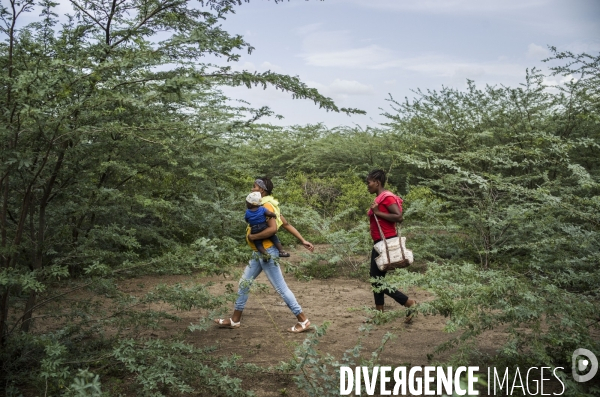 Passage de frontiere illegalement entre haiti et la republique dominicaine.