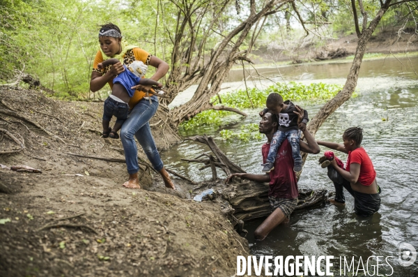 Passage de frontiere illegalement entre haiti et la republique dominicaine.