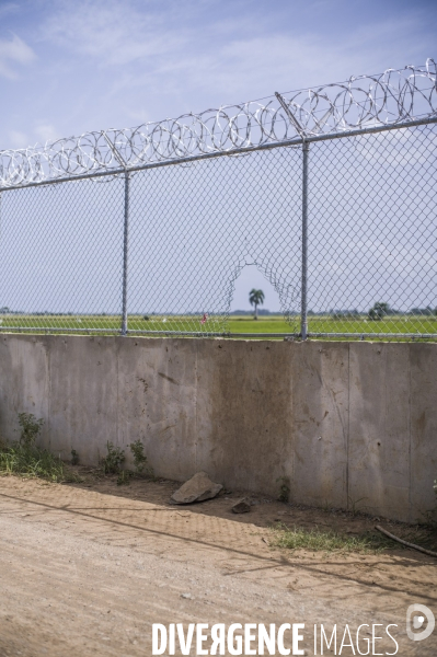 Passage de frontiere illegalement entre haiti et la republique dominicaine.