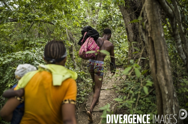 Passage de frontiere illegalement entre haiti et la republique dominicaine.