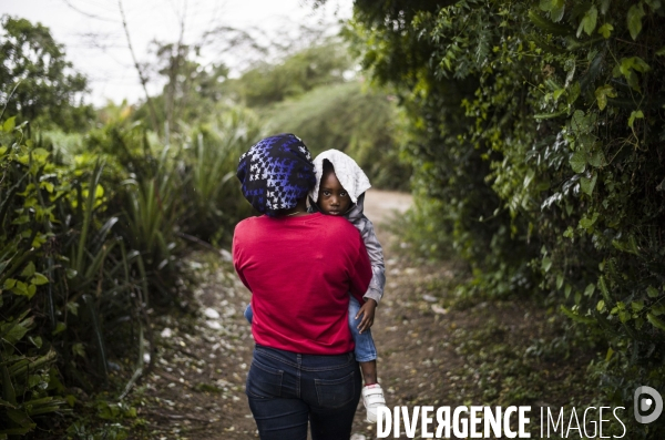 Passage de frontiere illegalement entre haiti et la republique dominicaine.