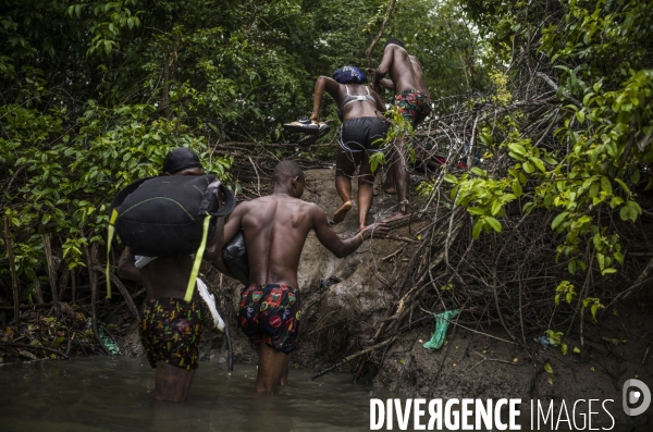 Passage de frontiere illegalement entre haiti et la republique dominicaine.