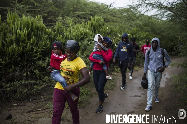 Passage de frontiere illegalement entre haiti et la republique dominicaine.