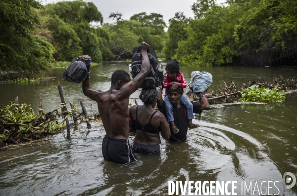 Passage de frontiere illegalement entre haiti et la republique dominicaine.