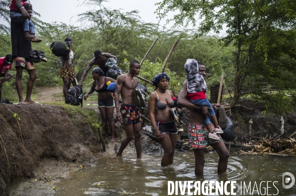 Passage de frontiere illegalement entre haiti et la republique dominicaine.