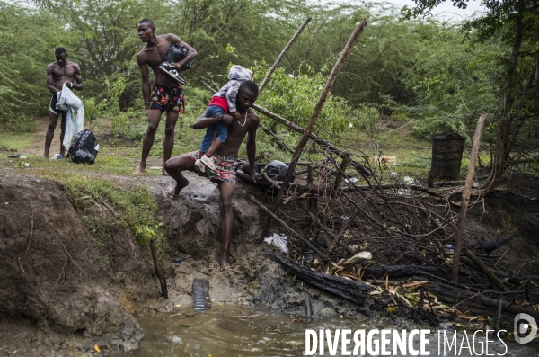 Passage de frontiere illegalement entre haiti et la republique dominicaine.