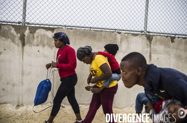 Passage de frontiere illegalement entre haiti et la republique dominicaine.