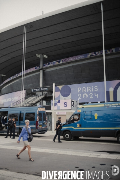 La flamme olympique et Snoop Dogg au Stade de France