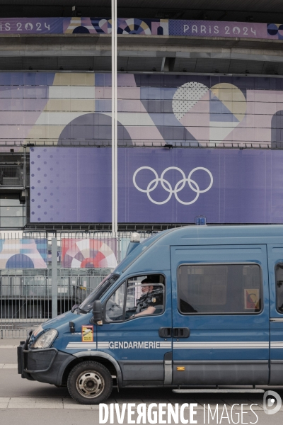 La flamme olympique et Snoop Dogg au Stade de France