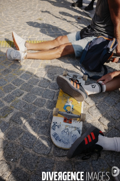 La team Nike SB skate la Cycloïde Plazza devant le Centre Pompidou