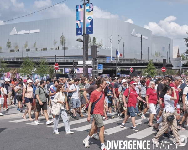 JO 2024, foule de spectatreurs aux abords de l’Arena La Chapelle