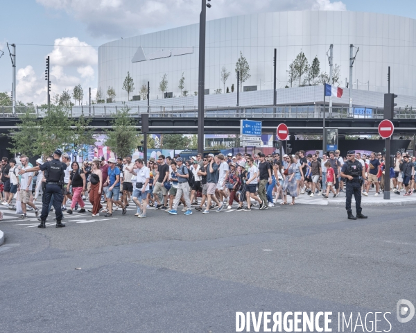 JO 2024, foule de spectatreurs aux abords de l’Arena La Chapelle