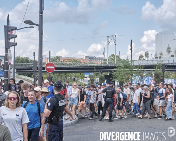 JO 2024, foule de spectatreurs aux abords de l’Arena La Chapelle