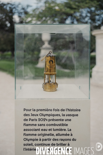 Vasque olympique dans le jardin des Tuileries
