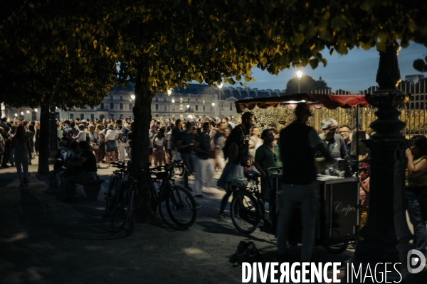 Vasque olympique dans le jardin des Tuileries.