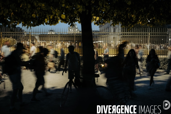 Vasque olympique dans le jardin des Tuileries.