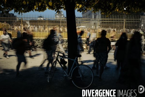 Vasque olympique dans le jardin des Tuileries.