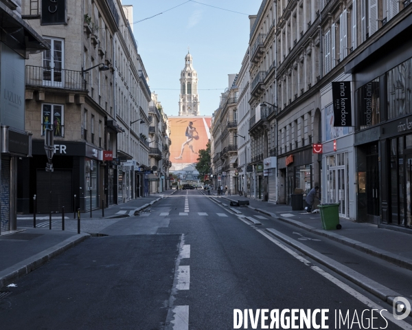 Paris JO 2024,açade de l’église la Trinité recouverte d’une bâche publicitaire