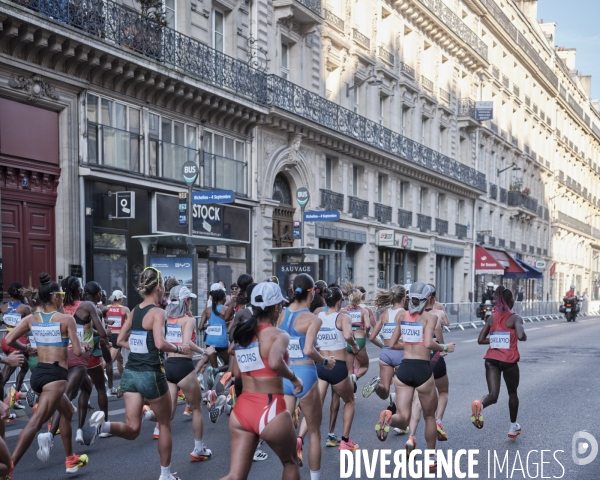 Paris JO 2024, passage du marathon féminin, au Km 2