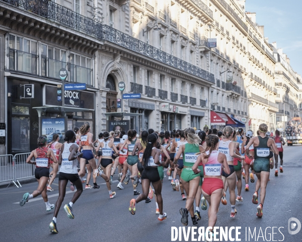 Paris JO 2024, passage du marathon féminin, au Km 2