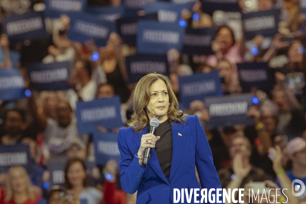 Kamala Harris et Tim Walz en meeting à Milwaukee
