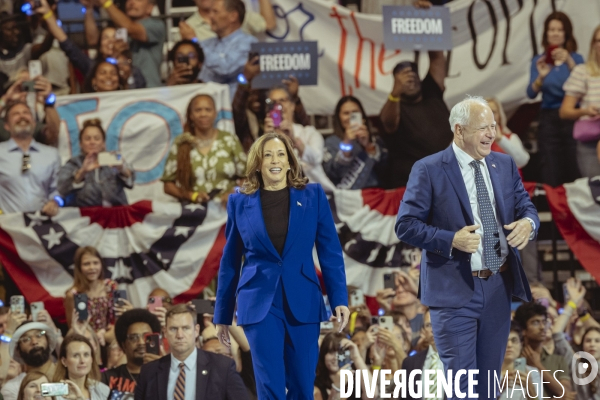 Kamala Harris et Tim Walz en meeting à Milwaukee