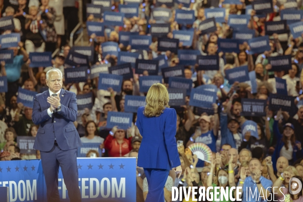 Kamala Harris et Tim Walz en meeting à Milwaukee