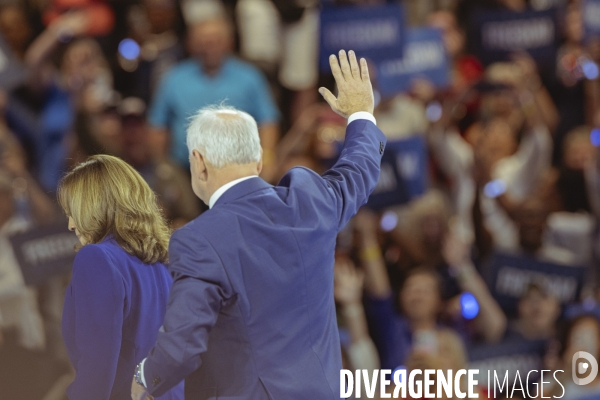 Kamala Harris et Tim Walz en meeting à Milwaukee
