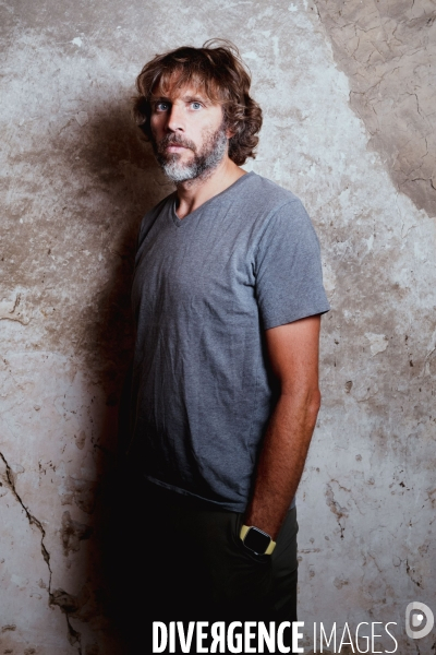 Portrait de l auteur aurelien bellanger 