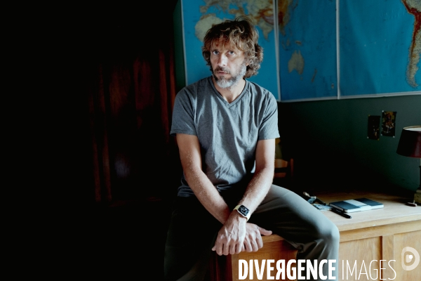 Portrait de l auteur aurelien bellanger 