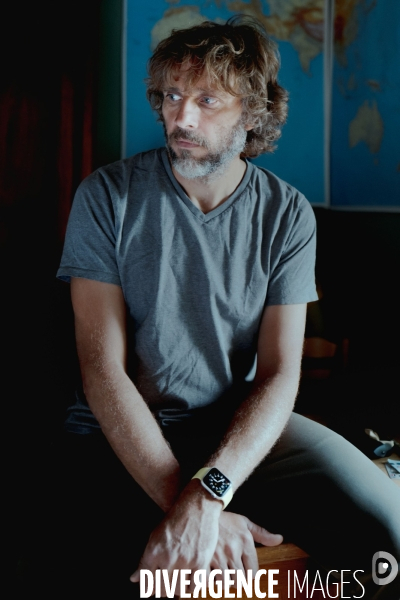Portrait de l auteur aurelien bellanger 