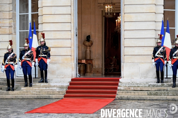 Passation de pouvoir entre Gabriel Attal et Michel Barnier