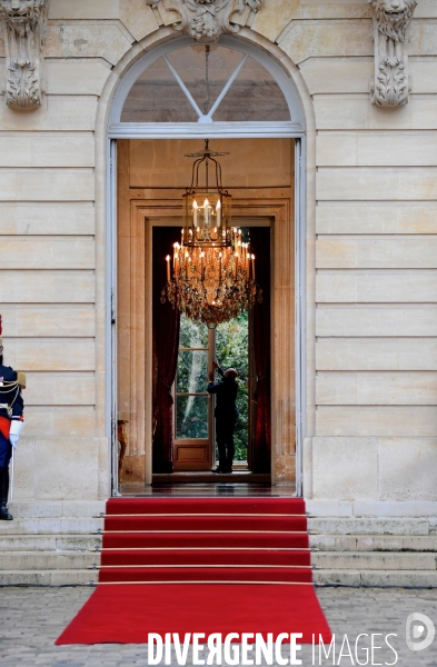 Passation de pouvoir entre Gabriel Attal et Michel Barnier