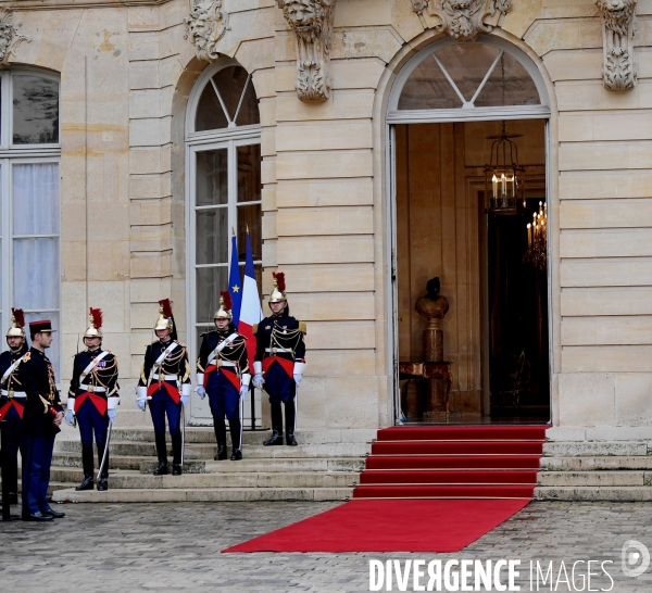 Passation de pouvoir entre Gabriel Attal et Michel Barnier