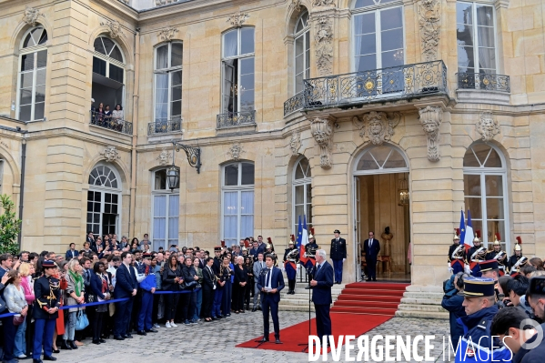 Passation de pouvoir entre Gabriel Attal et Michel Barnier
