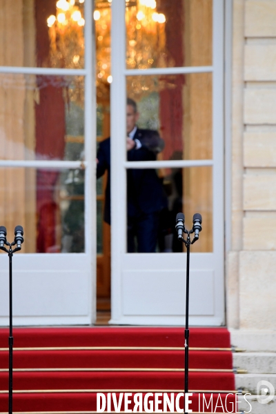 Passation de pouvoir entre Gabriel Attal et Michel Barnier