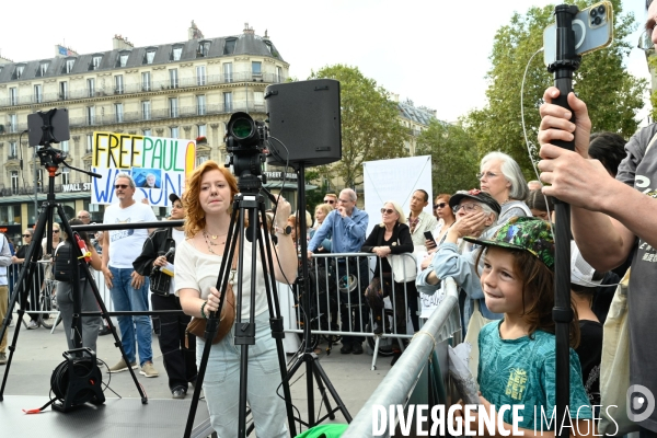 Rassemblement en soutien à Paul Watson, à Paris.