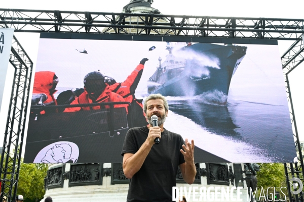 Rassemblement en soutien à Paul Watson, à Paris.