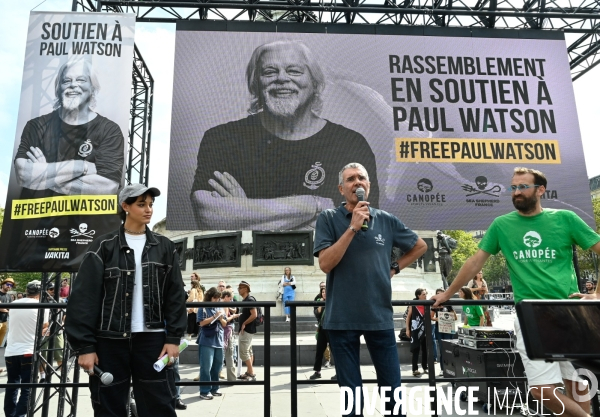 Rassemblement en soutien à Paul Watson, à Paris.