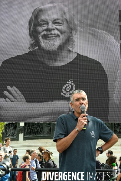 Rassemblement en soutien à Paul Watson, à Paris.