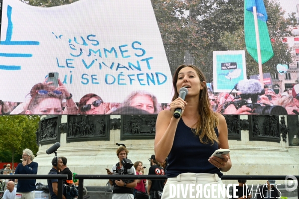 Rassemblement en soutien à Paul Watson, à Paris.