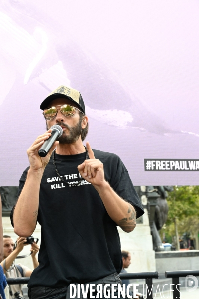 Rassemblement en soutien à Paul Watson, à Paris.