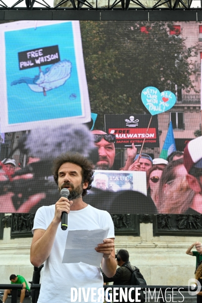 Rassemblement en soutien à Paul Watson, à Paris.