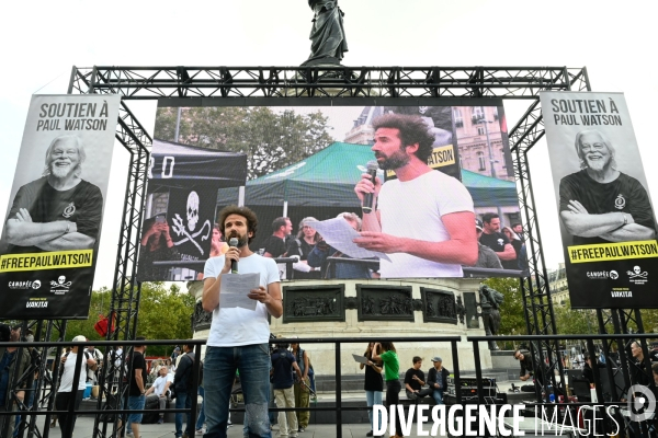 Rassemblement en soutien à Paul Watson, à Paris.