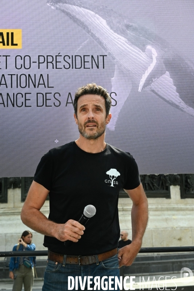 Rassemblement en soutien à Paul Watson, à Paris.