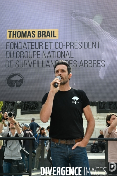 Rassemblement en soutien à Paul Watson, à Paris.